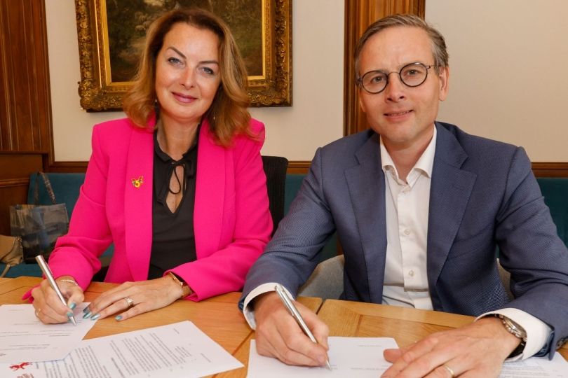 Gemeente Vlaardingen en Ipse de Bruggen tekenen samenwerkingsovereenkomst Erasmusplein