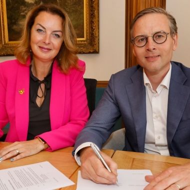 Gemeente Vlaardingen en Ipse de Bruggen tekenen samenwerkingsovereenkomst Erasmusplein