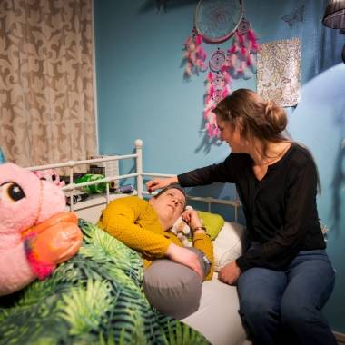 Daniëlle slaapt met slaaprobot Somnox