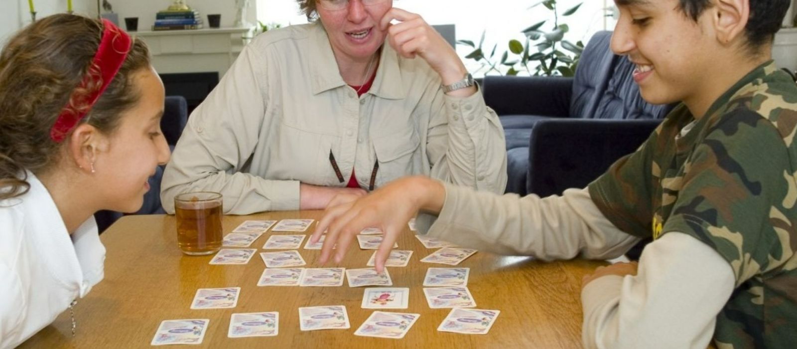 Cliënten doen spelletjes bij Dagbesteding aan huis in Nieuwveen