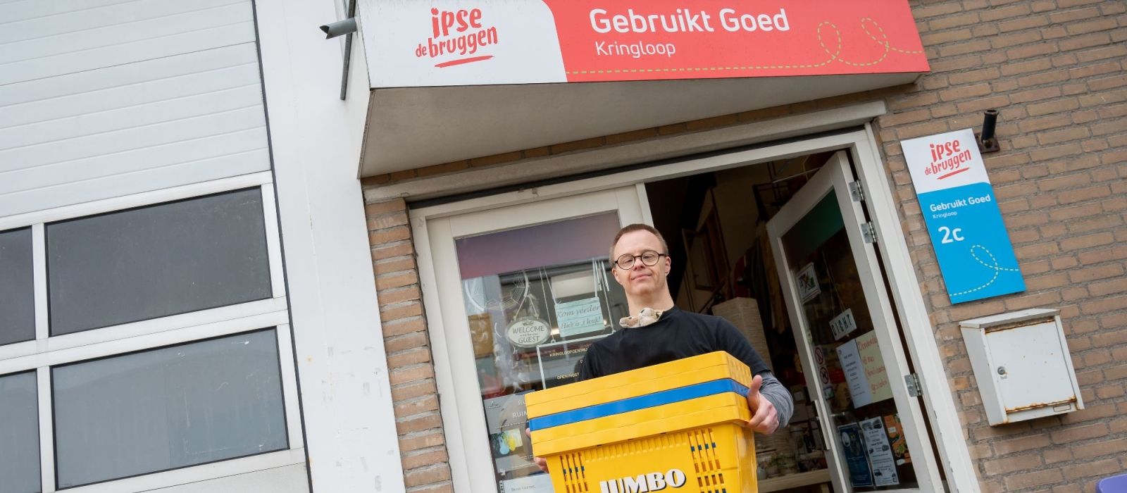 Het pand van Kringloopwinkel Gebruikt Goed