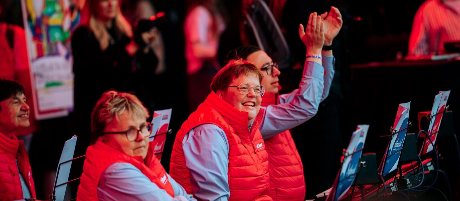 Jostibandleden op het bevrijdingsfestival