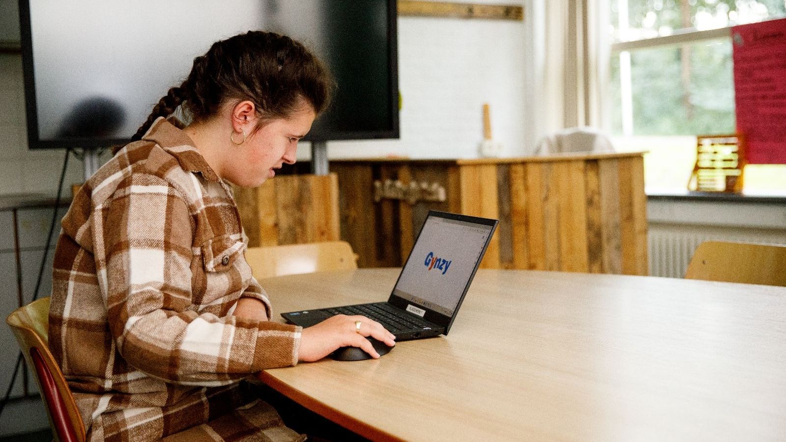 cliënt achter de laptop