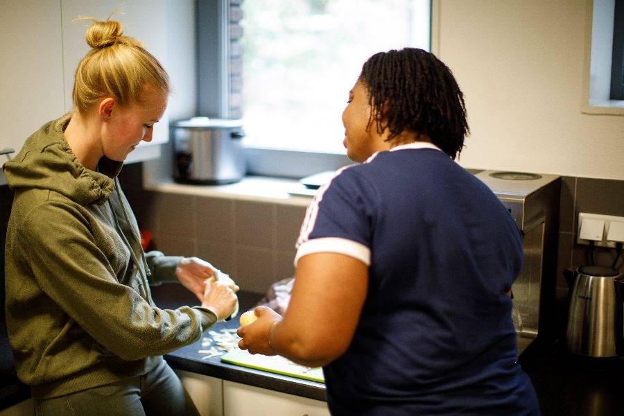 Eten klaarmaken bij Klinisch Centrum Nootdorp