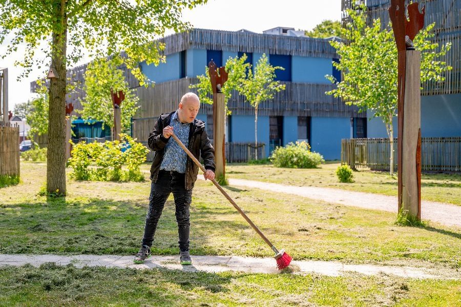 Vegen bij dagactiviteitencentrum Gaardenpad 1 in Schiedam