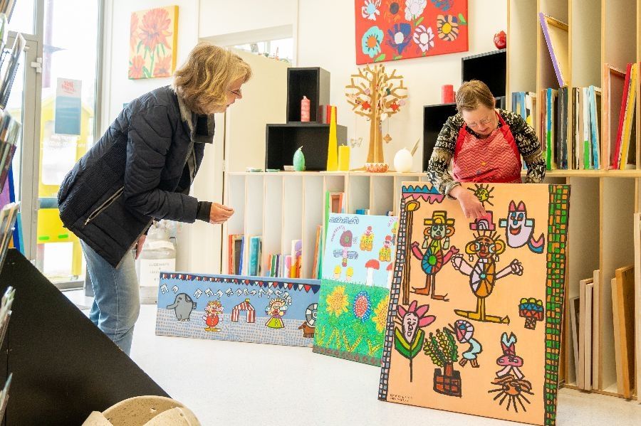 Kunst tonen bij dagbestedingslocatie De Brugspin