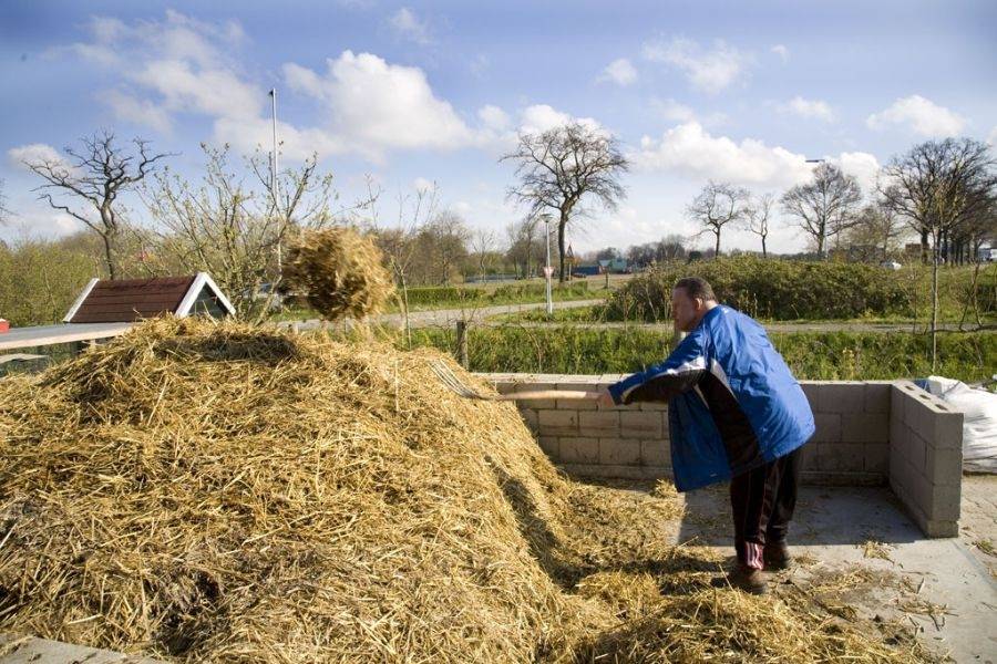 Een hooiberg bij dagbestedingslocatie De Dierenweide