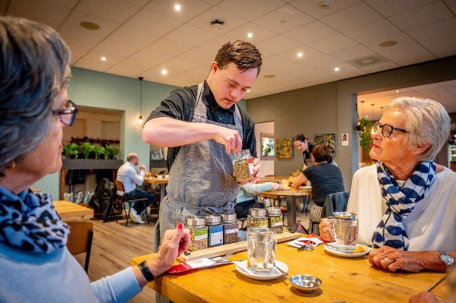 Bedienen bij dagbestedingslocatie De Zoetelaar