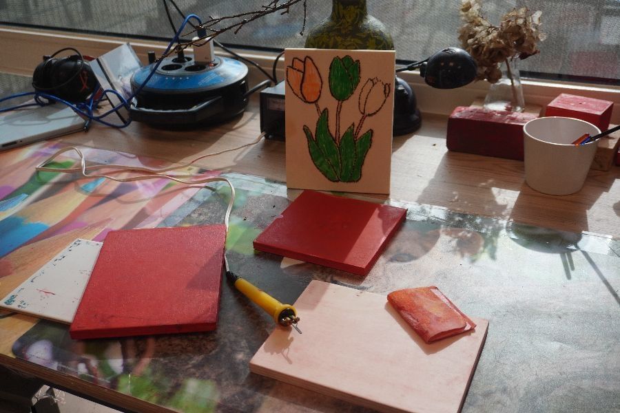 activiteit etsen bij dagbsteding De Kolibrie van Ipse de Bruggen