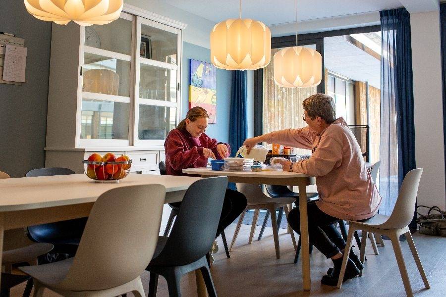 Eettafel bij woonlocatie Ampère