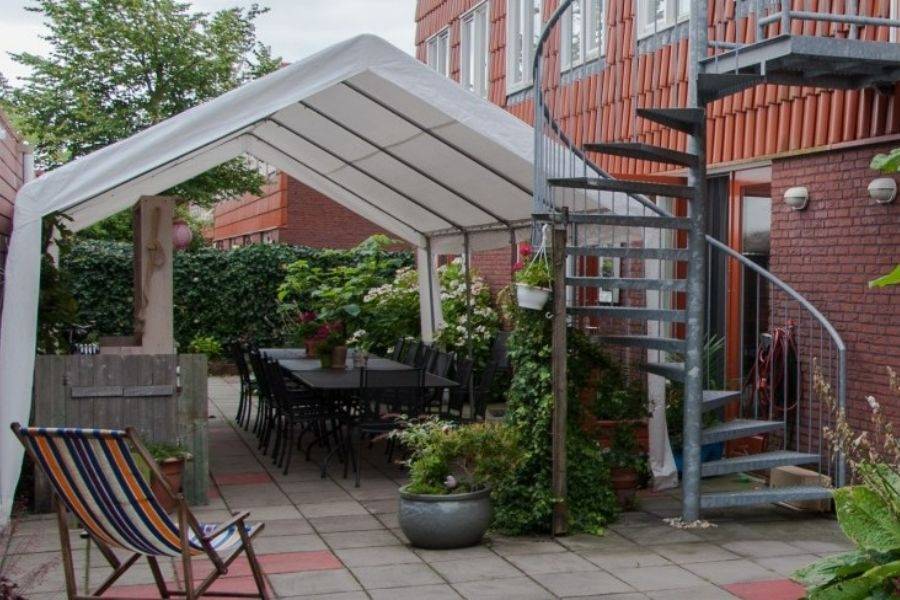 Tuin van woonlocatie De Oever in Den Haag